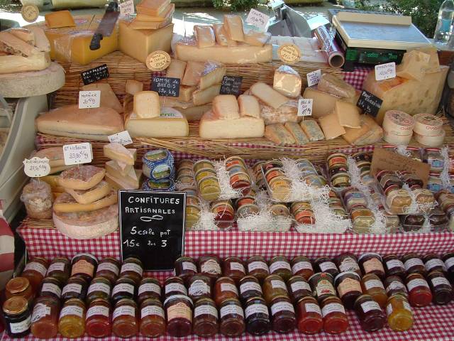 Marché de Lourmarin ©Droits gérés OT Lourmarin