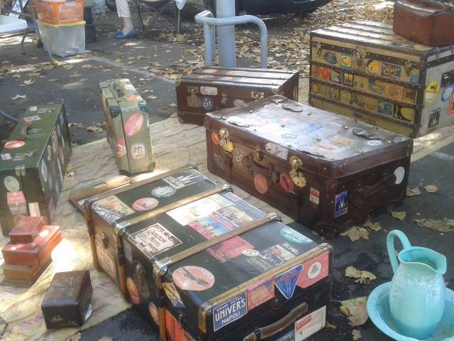 Flea market and secondhand market ©Bureau d