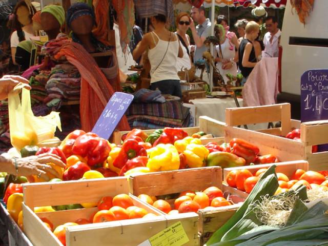 Marché hebdomadaire ©OTI Ventoux Sud