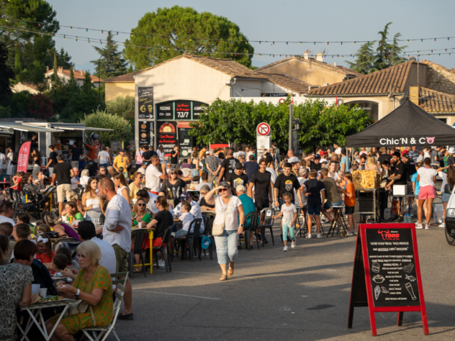 Les soirées Food Trucks de Rochefort-du-Gard ©@ Thierry Allard / Objectif Gard