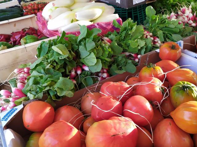 Marché de Châteauneuf du Pape ©©Châteauneuf du Pape Tourism