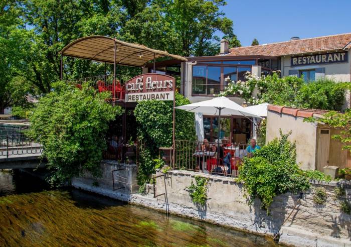 Caf Fleurs Le Jardin D Aubanel Restaurant Restaurant L Isle Sur La Sorgue Vaucluse In