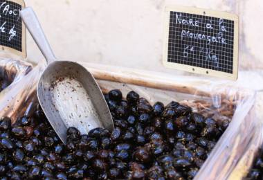 Marché hebdomadaire à Camaret sur Aigues