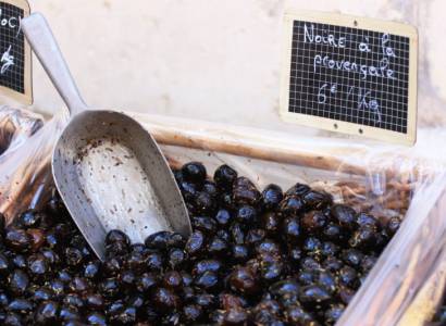 Marché hebdomadaire à Camaret sur Aigues