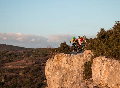 Grande Traversée de Vaucluse en VTT. Etape 8 A - St-Saturnin-les-Apt > Murs > Fontaine-de-Vaucluse