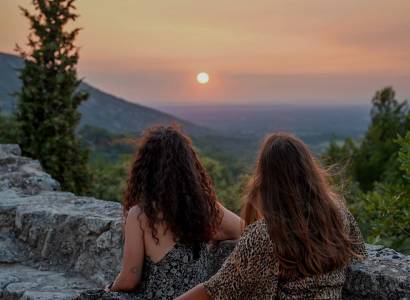 Soleil couchant au Vieil Oppède - Visite guidée de l'été