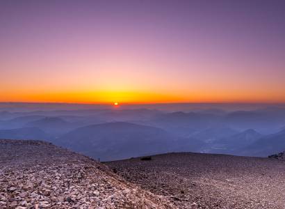 Ascension du Mont Ventoux de nuit pour observer le lever de soleil intégral depuis Sainte Colombe