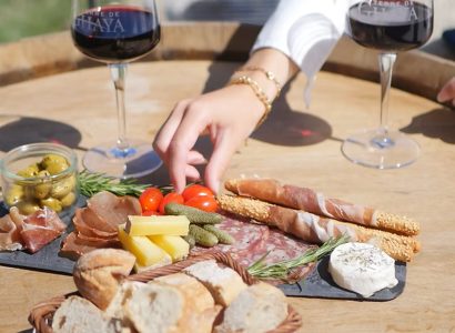 Terre de Ghaya : Randonnée accompagnée en Quad, découverte du vignoble et dégustation au milieu des vignes avec dégustation de vins avec petite planche charcuterie fromage