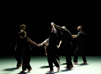 Danse - A l'ombre d’un vaste détail, hors tempête.
