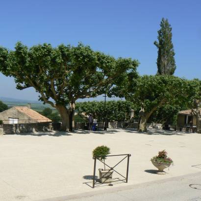 Table pique-nique - Centre village de Gigondas
