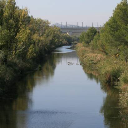 Wandern und Radfahren – An den Ufern des Canal de Vaucluse in Avignon
