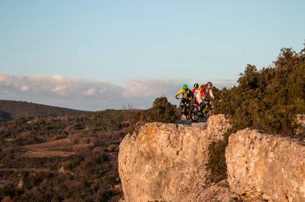 Grande Traversée de Vaucluse en VTT. Etape 8 A - St-Saturnin-les-Apt > Murs > Fontaine-de-Vaucluse »
                                            />
                                        </a>
                                    <div class=