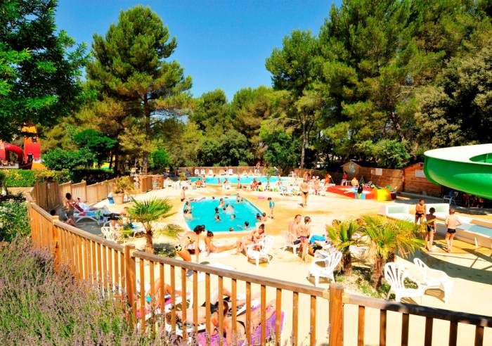 Camping - Pertuis - Luberon - Camping Municipal Les Pinèdes - Vakantie