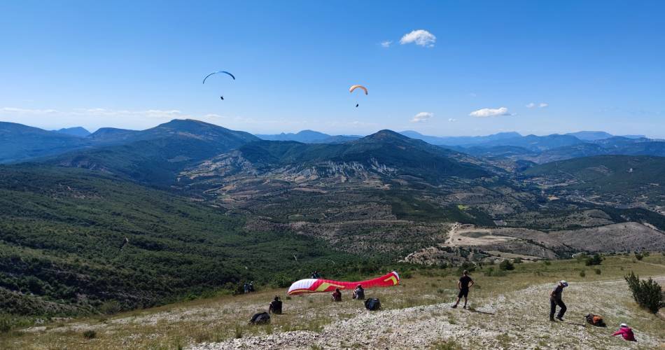Stages et vols biplace en parapente - École de Parapente@Ecole de parapente des Baronnies