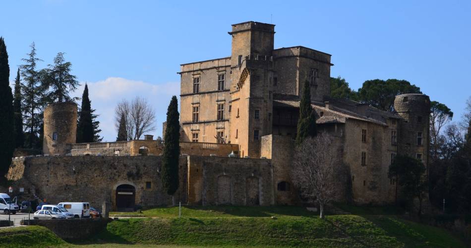 Schloss Lourmarin@Droits Gérés Fond. Laurent-Vibert