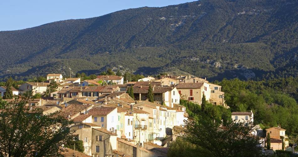 L13  Wandeltocht : Le Mourre Nègre, côté sud (GR 97 depuis Cabrières d'Aigues)@OT LUB