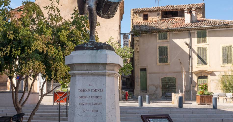 Statue du Tambour d'Arcole@OT Luberon Sud Tourisme