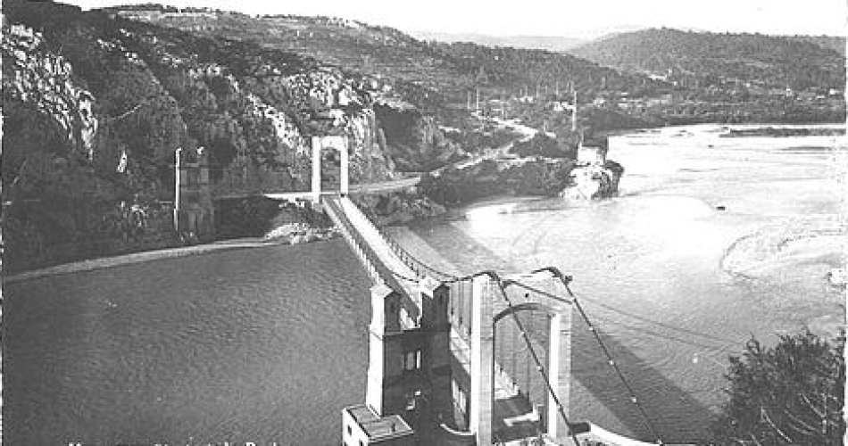 Le Pont de Mirabeau@Droits gérés structurae