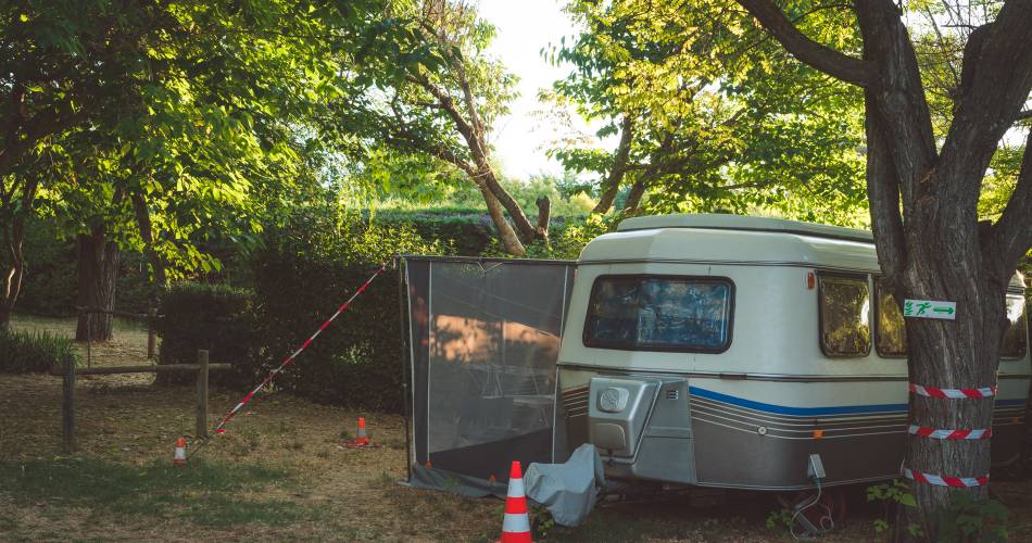 Camping les Chênes Verts@Droits Gérés OT LUB