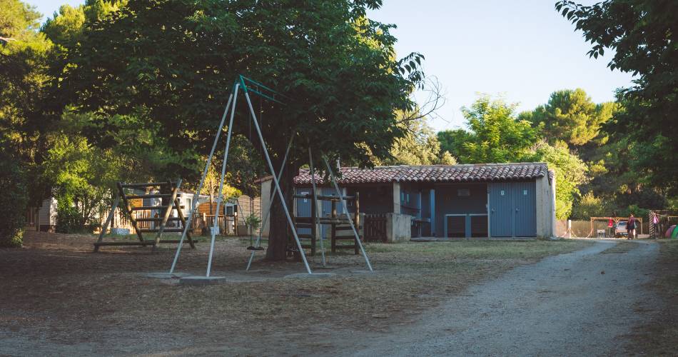 Camping les Chênes Verts@Droits Gérés OT LUB