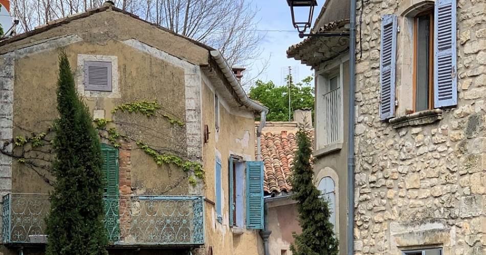 Le village de Monieux@P. Merlette Lagarde