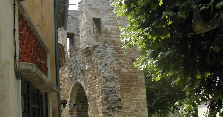 Les fortifications d'Aubignan@Droits gérés Sonia Jagiello