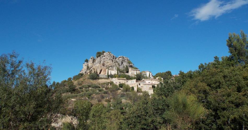 Le village de la Roque-Alric@J.Voeux Ventoux-Provence