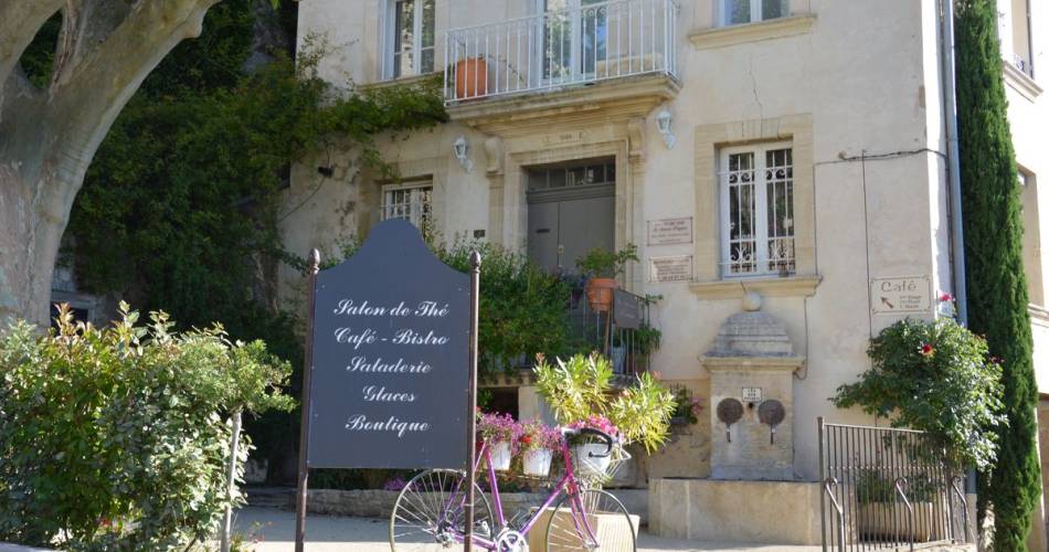 Le village du Barroux@S.Magne Ventoux Provence