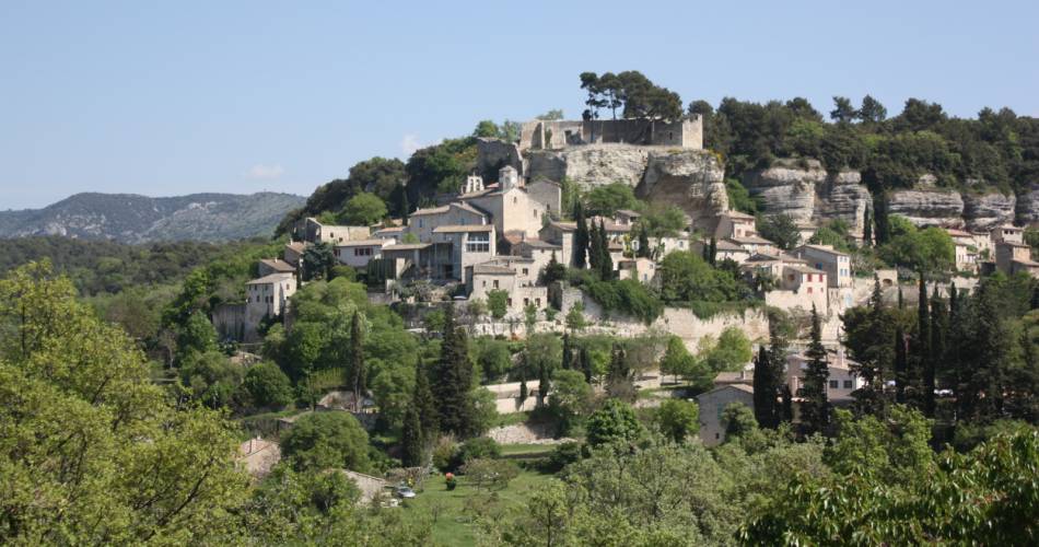 Drystone architecture and miraculous spring hike@HOCQUEL Alain - Vaucluse Provence