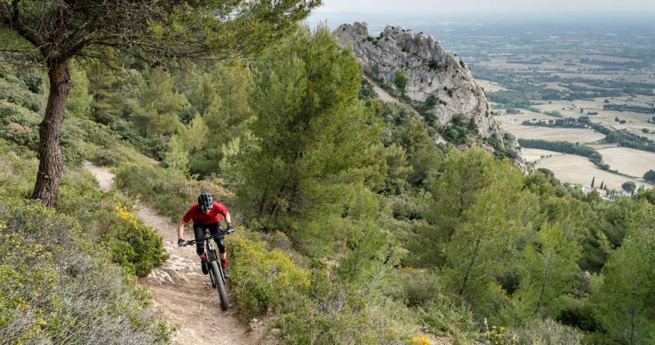 Long Distance Mountain Bike Trail, Stage 2 – From Malaucène to Bedoin@Droits libres CD84 - Nicolas Ughetto