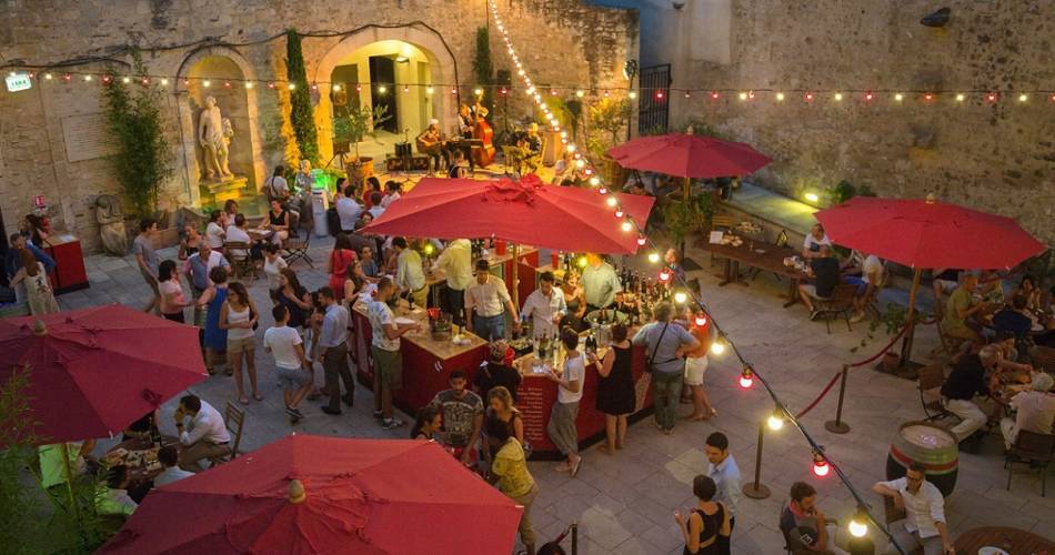 Weinbar der Côtes du Rhône während des Festival d'Avignon@Thomas O'Brien