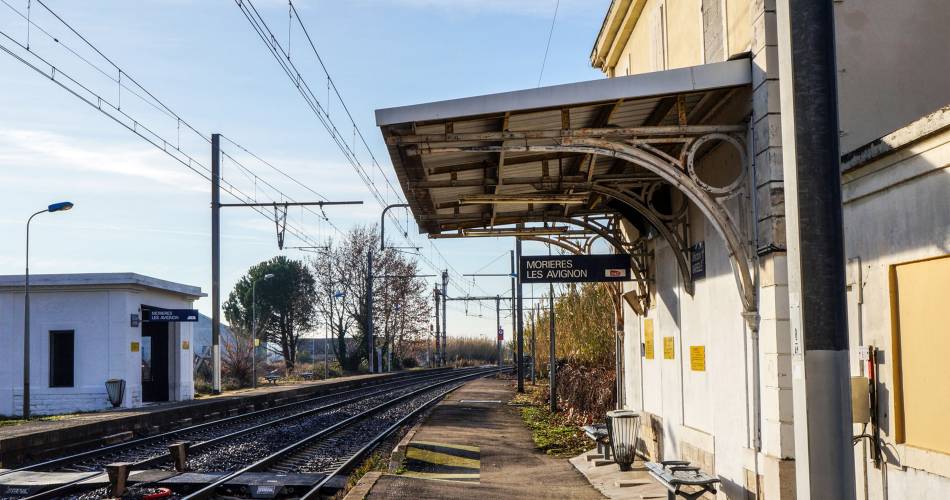 Morières les Avignon Gare SNCF@@AraSarkissian