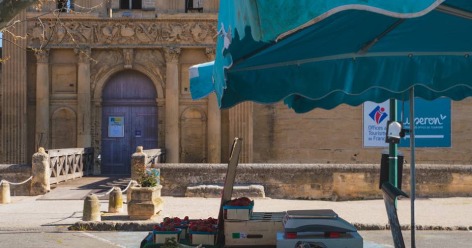 Marché de La Tour d'Aigues@OT Luberon Sud Tourisme