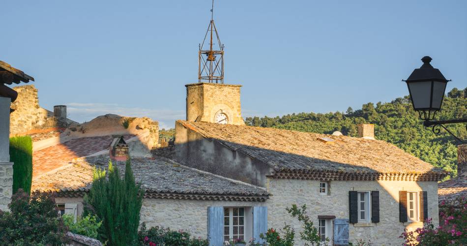 Alleys and stone-paved streets of Ansouis@Luberon Sud Tourisme @Stéphane Kocyla