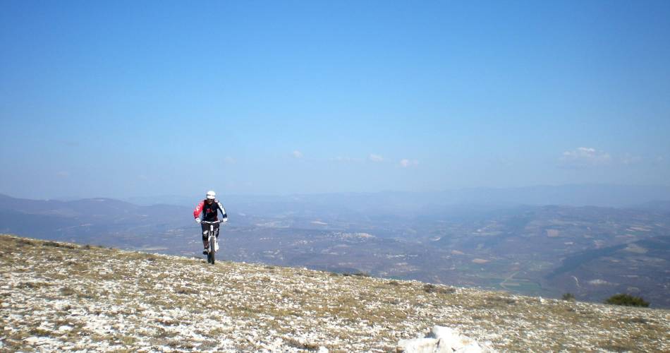 MTB trail no. 3 - Grand Tour of Pays d’Aigues - GPS@PNRL - Eric Garnier