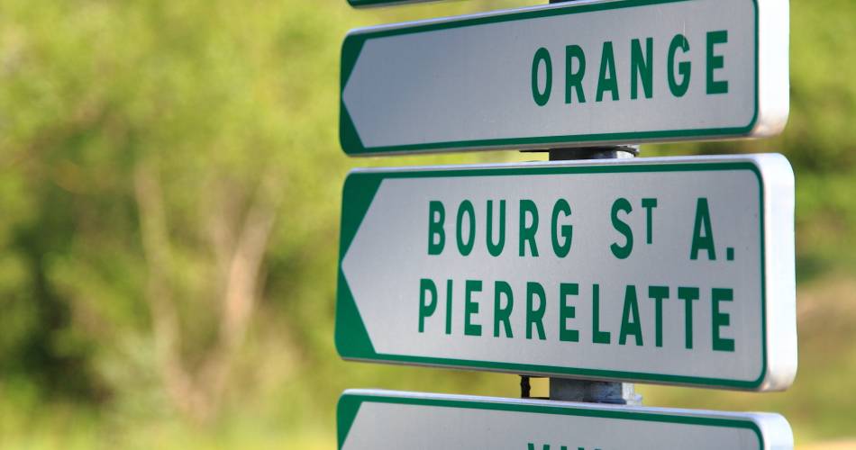 ViaRhôna - Du Léman à la Méditerranée à vélo en 17 jours@Beegoo - Auvergne-Rhône-Alpes Tourisme