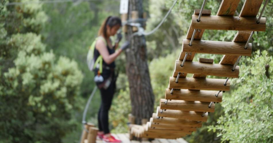 Parcours accrobranche avec Forest Sensation@Office de Tourisme Luberon Côté Sud