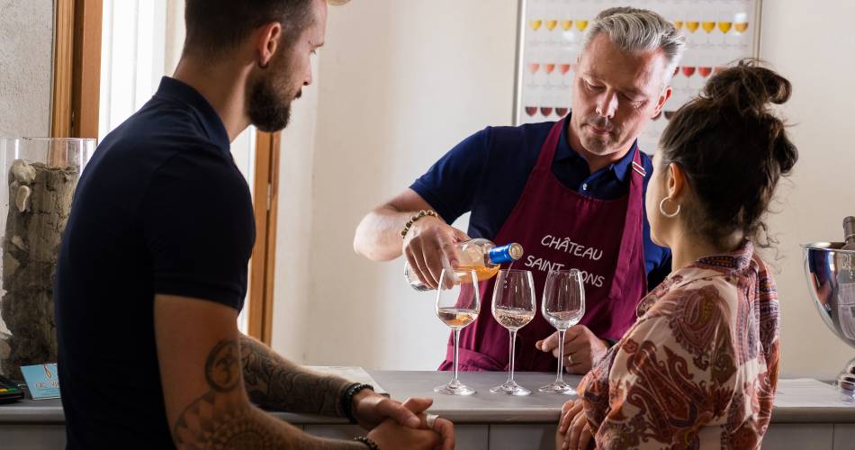 Discovery of wine aromas at Château Saint Pons@© Jeff Harboudin