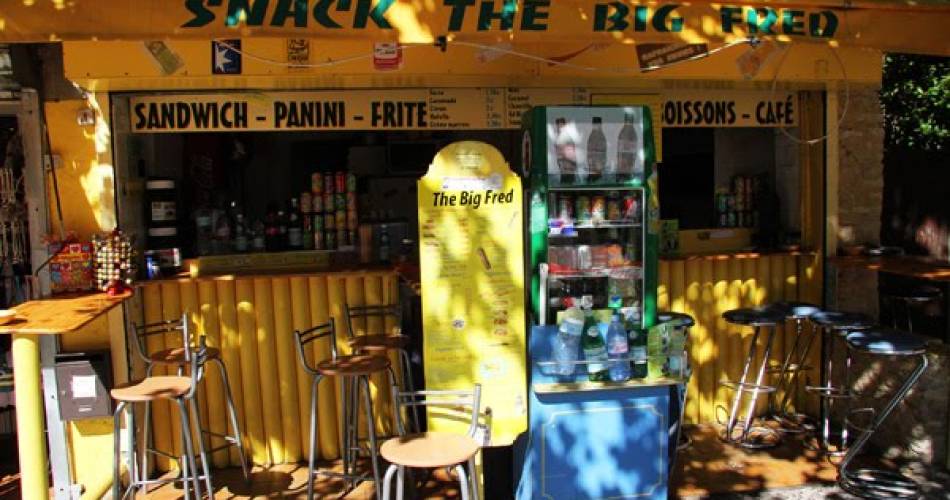 Snack The Big Fred@http://northfloridapictures.blogspot.com/2010/11/big-fred-snack-shop-fontaine-de.html