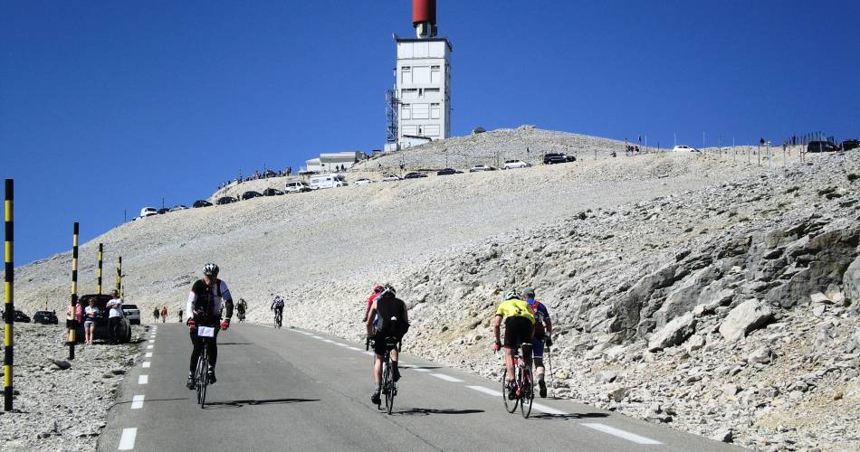 Cyclisme : Ascension du Mont-Ventoux depuis Sault@E. Aptel