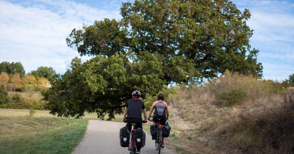 33 - Gordes by bike@C.DEBENATH-VLP