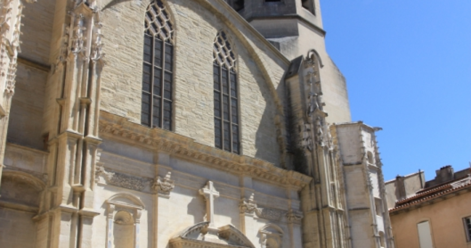 Carpentras, visite guidée du centre historique à la Porte d'Orange@Droits gérés carpentras-cathedrale-stsiffrein-adt84