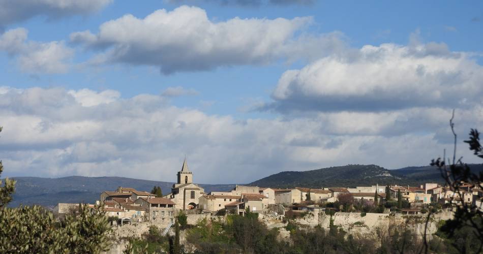 V09 Venasque en de passage van de Ascle@©C.RICHARD-OTI Ventoux Provence