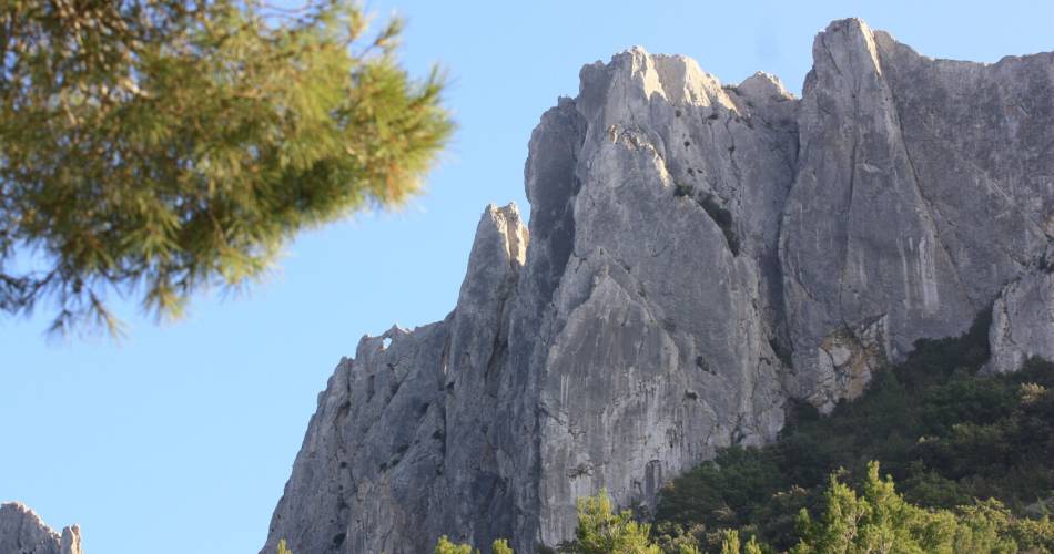 Site d'escalade - Gigondas Le Rocher du Cayron@HOCQUEL A - VPA