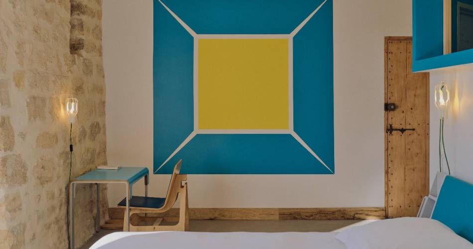 Domaine La ferme Hi Bride - Les chambres d'hôtes@Les chambres  Happy day, Digitale, Hibou, History, Hiatus, Hielo, Hikebana, Himmortelle à la Ferme Hi Bride_Villelaure