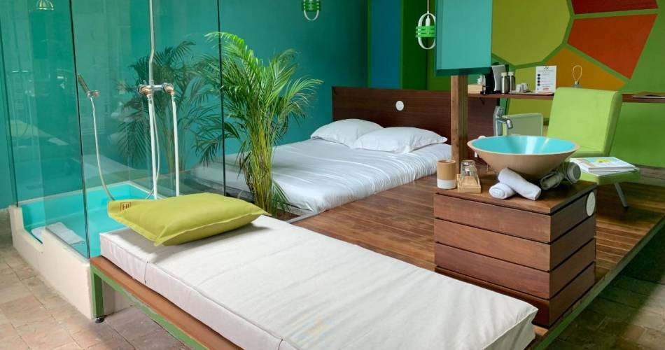 Domaine La ferme Hi Bride - Les chambres d'hôtes@Les chambres  Happy day, Digitale, Hibou, History, Hiatus, Hielo, Hikebana, Himmortelle à la Ferme Hi Bride_Villelaure