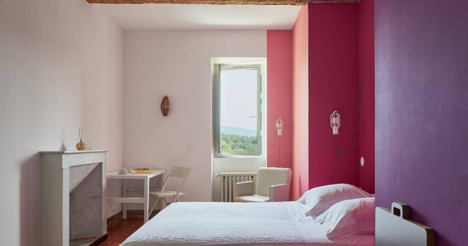 Domaine La ferme Hi Bride - Les chambres d'hôtes@Les chambres  Happy day, Digitale, Hibou, History, Hiatus, Hielo, Hikebana, Himmortelle à la Ferme Hi Bride_Villelaure