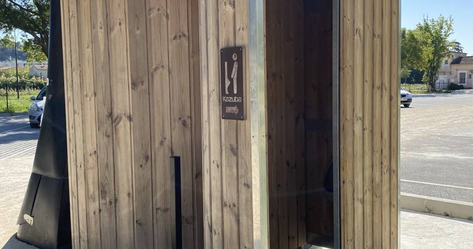 Toilettes publiques : Parc du Grenouillet@Pays d'Orange en Provence Tourisme
