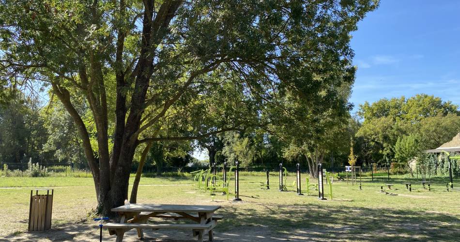 Aire de pique-nique du Parc du Grenouillet@Pays d'Orange en Provence Tourisme