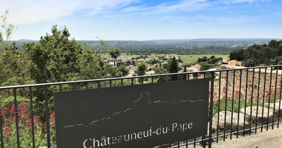Château des Papes@Office de Tourisme Châteauneuf-du-Pape
